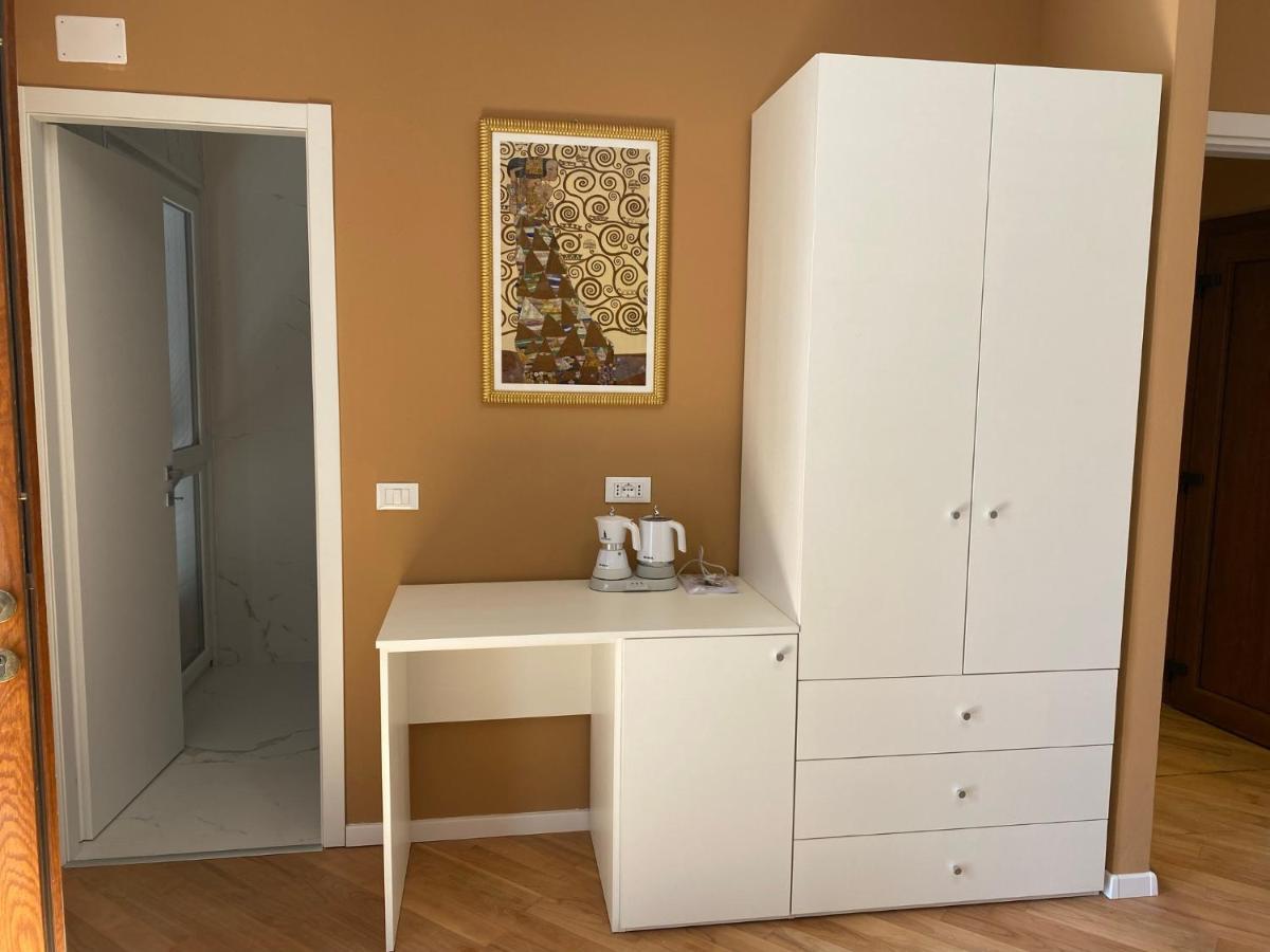 Villa Castello Only Room Limone sul Garda Luaran gambar