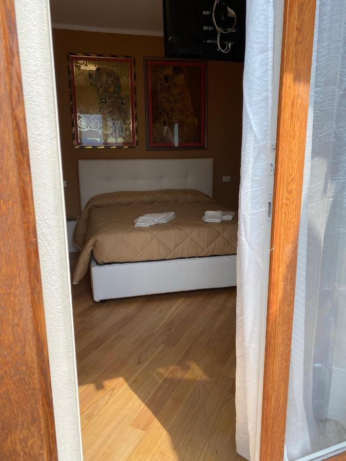 Villa Castello Only Room Limone sul Garda Luaran gambar