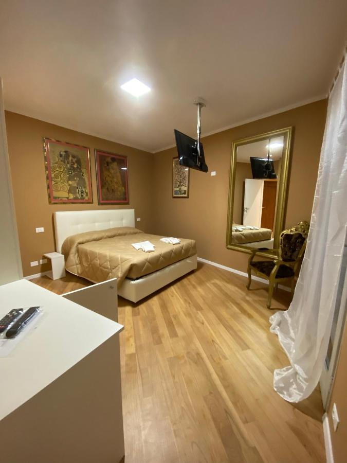 Villa Castello Only Room Limone sul Garda Luaran gambar