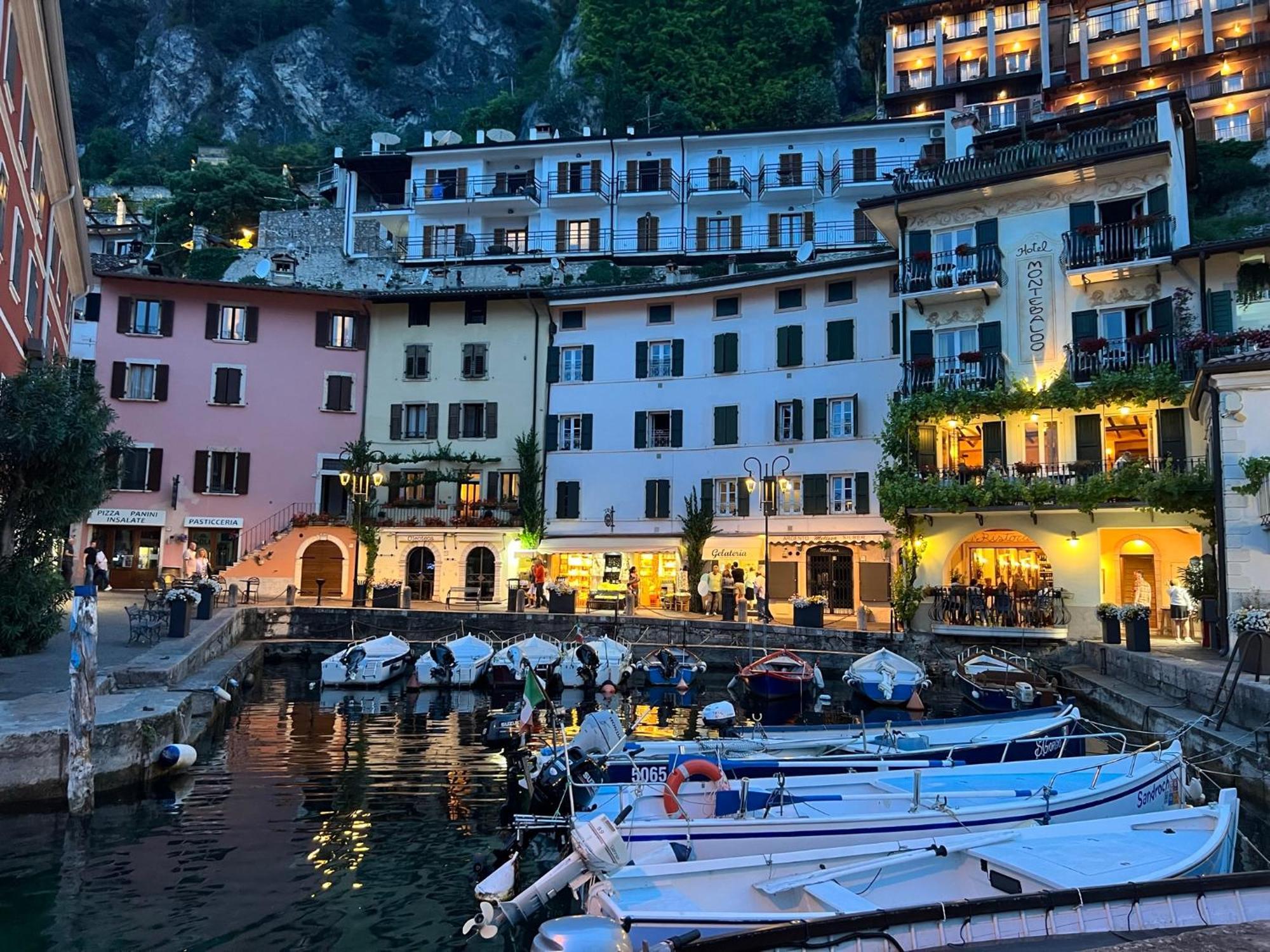 Villa Castello Only Room Limone sul Garda Luaran gambar